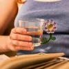 Drinking glass with pink flower handle - 230 ml
