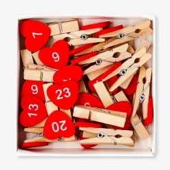 Pegs with hearts and numbers - 24 pcs